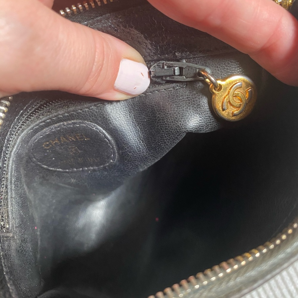 SOLD Authentic Chanel Makeup pouch - black leather - Picture 4 of 8